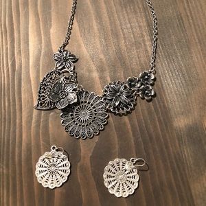 Premier Designs botanical necklace w/ earrings